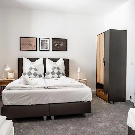2 Zentrale Fewos Fuer Gruppen Mit Parkplatz Appartement *