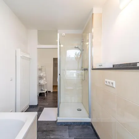 Appartement 2 Zentrale Fewos Fuer Gruppen Mit Parkplatz Cobourg