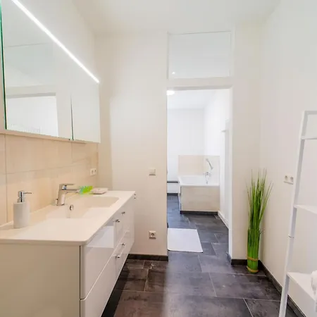 2 Zentrale Fewos Fuer Gruppen Mit Parkplatz Appartement Cobourg